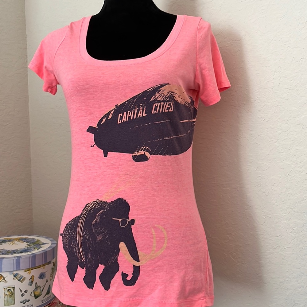 Capital Cities safe and sound Band t
